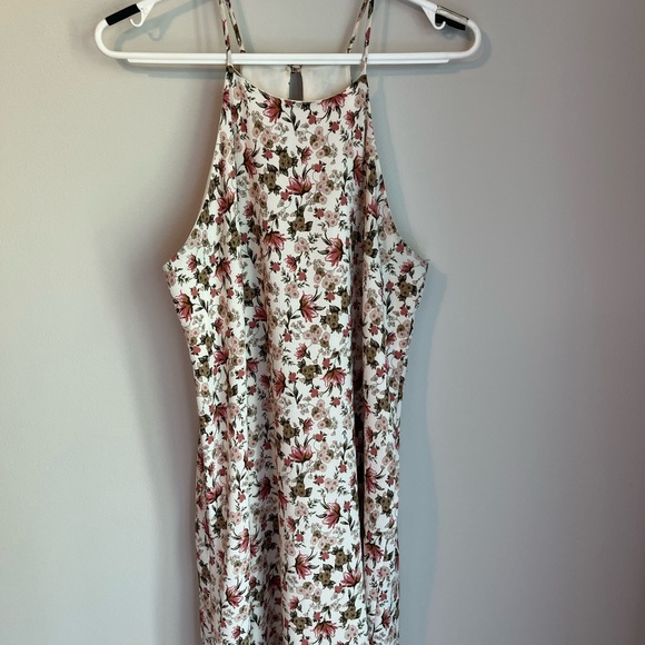 Francesca’s Floral Sundress - Picture 1 of 4
